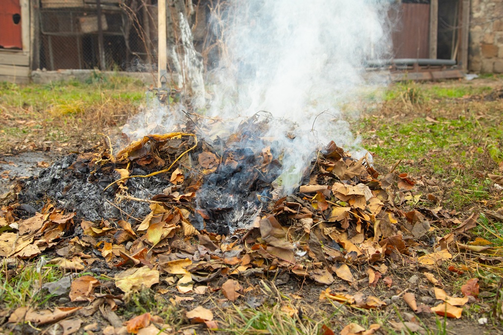 UK garden bonfire rules